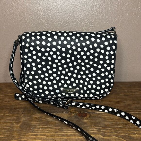 Handbags - ⚪️⚪️Kate spade poke dot crossbody bag.nwot